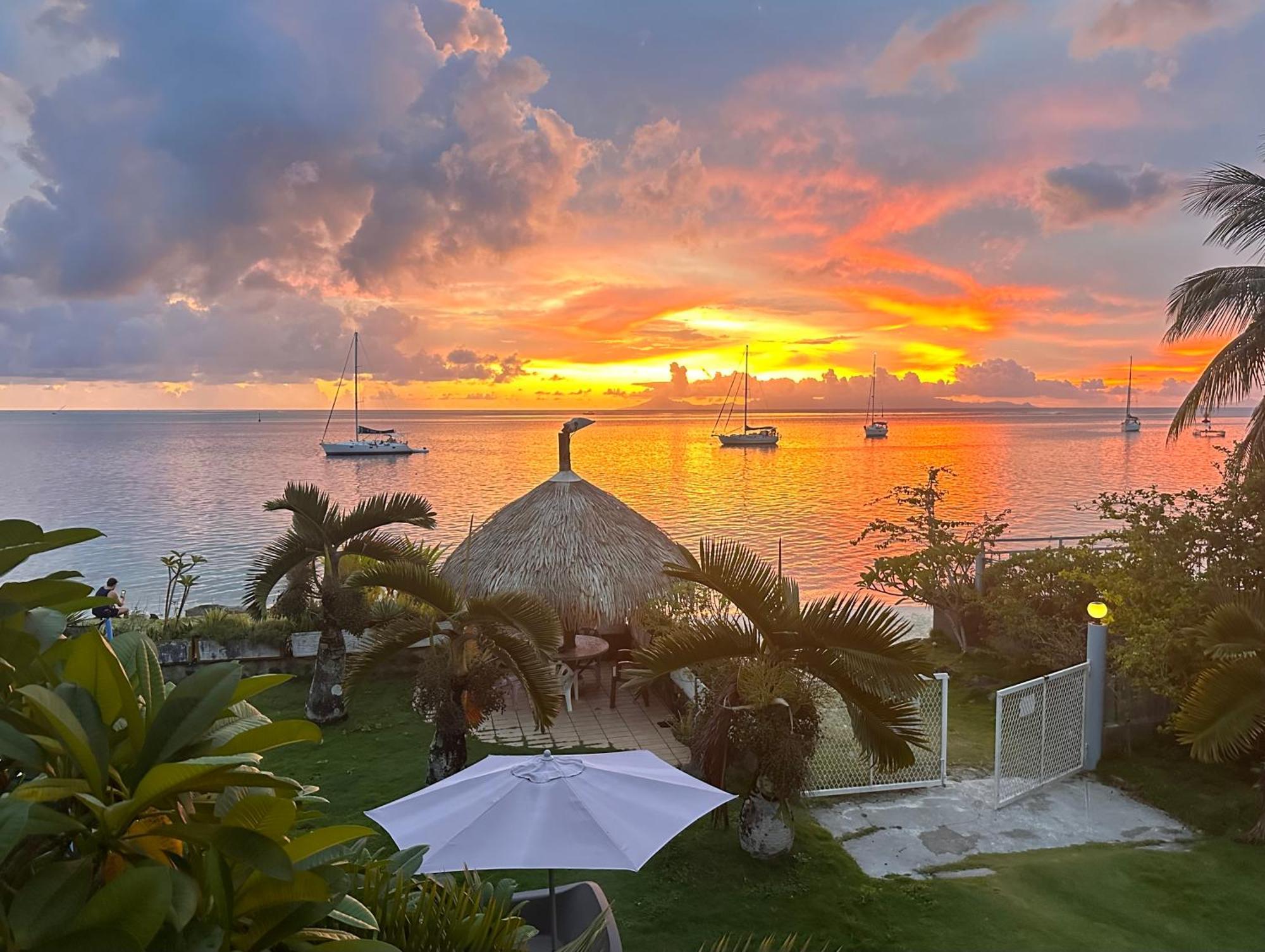 Meri Lodge Huahine Fare Kültér fotó